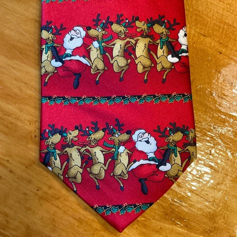 Festive‎ Mens Novelty Christmas Tie Red Santa Reindeer Dancing Whimsical Silk